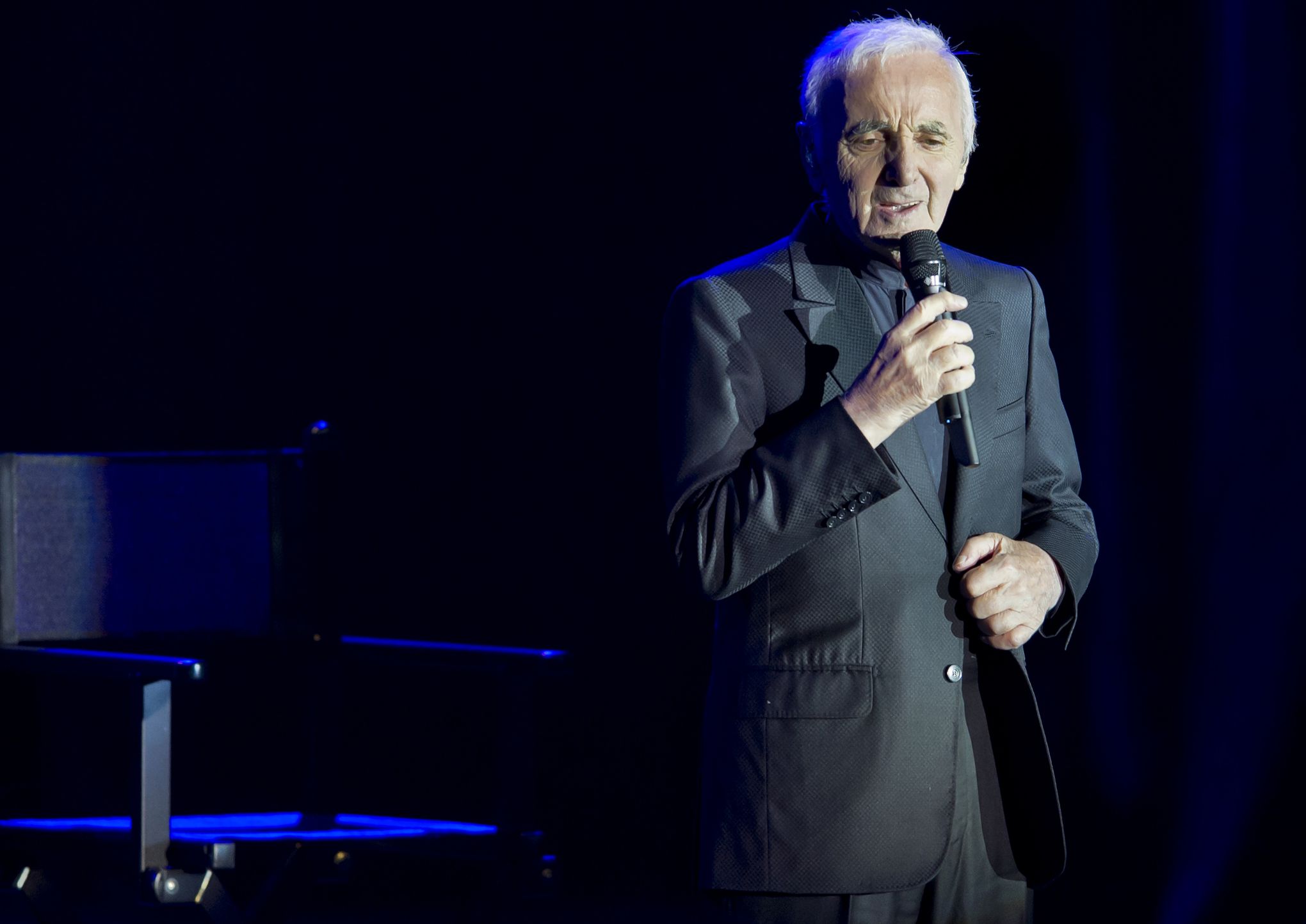 charles-aznavour-le-japon-un-pays-ou-je-pourrais-vivre-le-figaro-afp-httpst-codtq52fmlmj-httpst-conz0pbjfwht